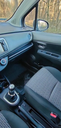 Toyota Yaris cena 35000 przebieg: 103000, rok produkcji 2013 z Pińczów małe 232
